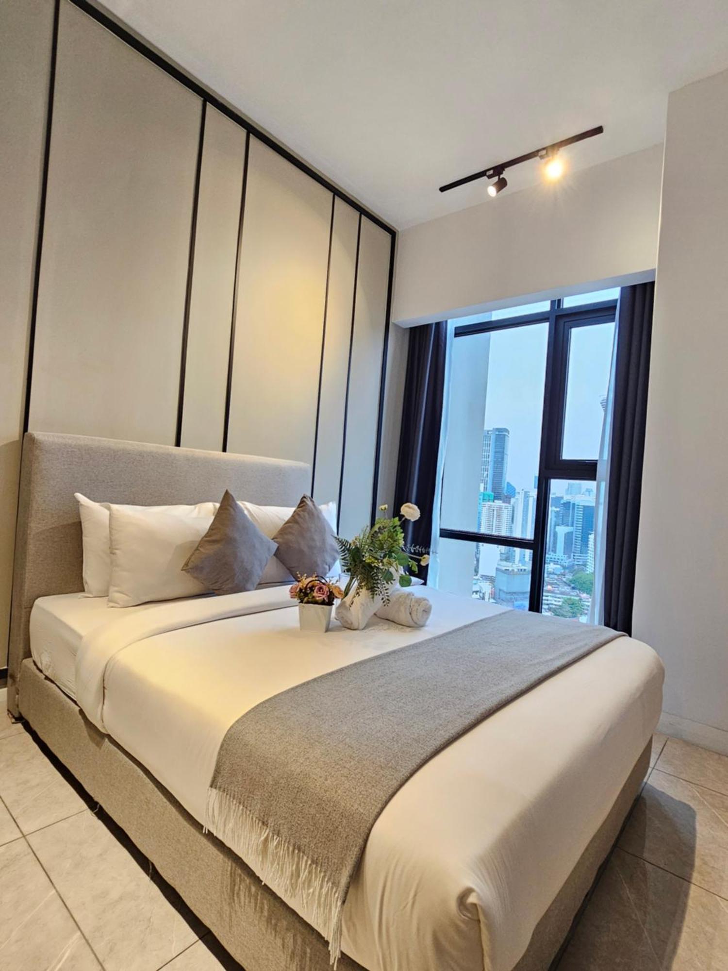 Maxx Royal Suites At Axon
